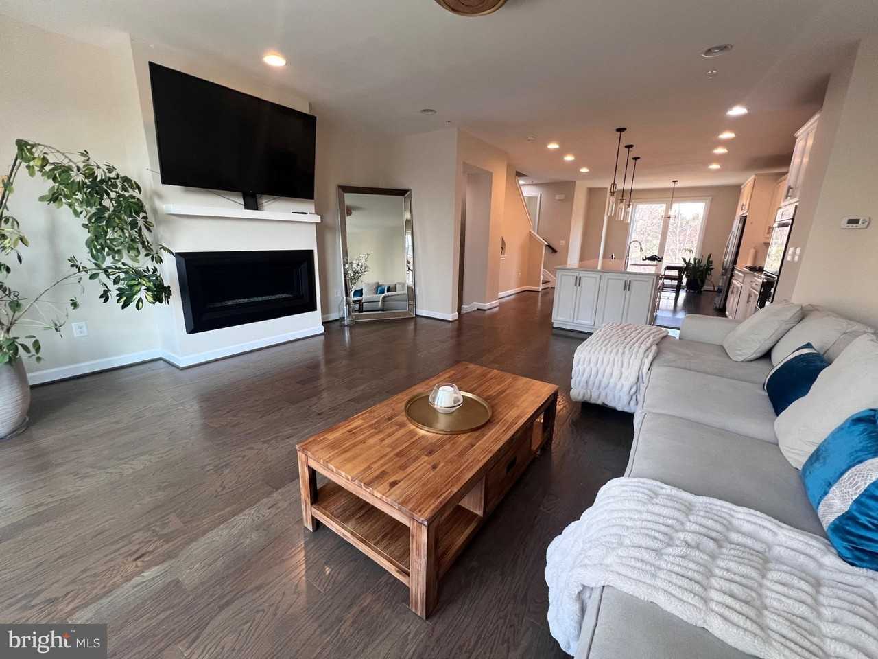 542 Harborview Dr Unit 380 - Photo 4 of 46