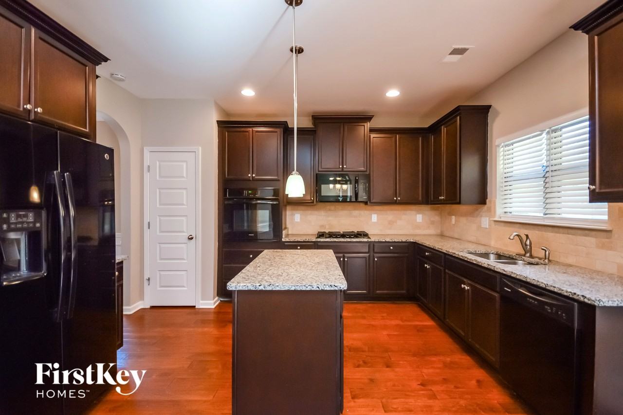 1707 Carolina Pl Se - Photo 5 of 15