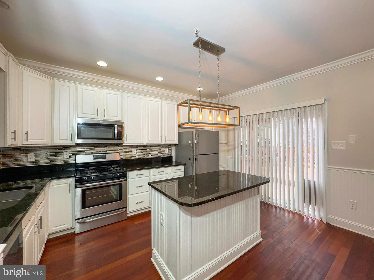 12912 Marlton Center Dr - Photo 2 of 35