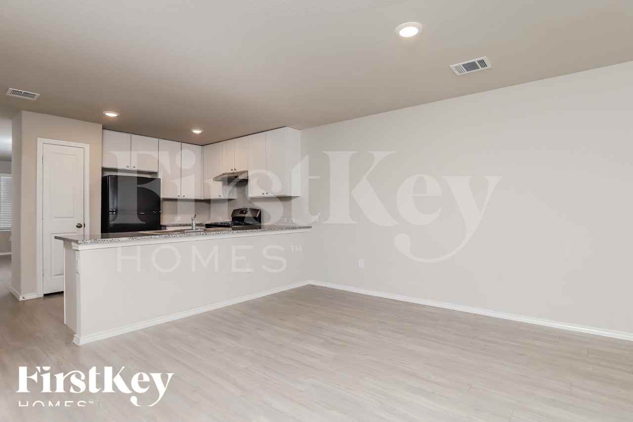 14030 Silos Mdws - Photo 7 of 20