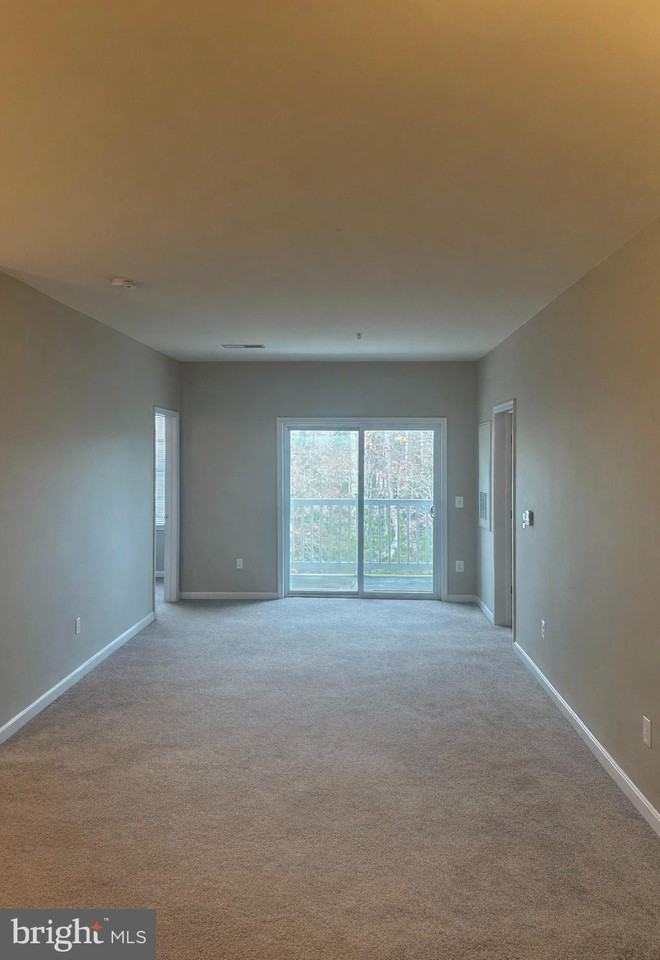 23520 F D R Blvd Unit 305 - Photo 5 of 15