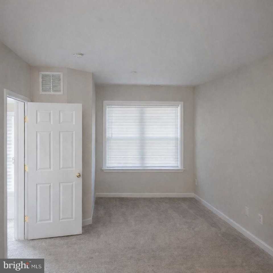 23520 F D R Blvd Unit 305 - Photo 6 of 15