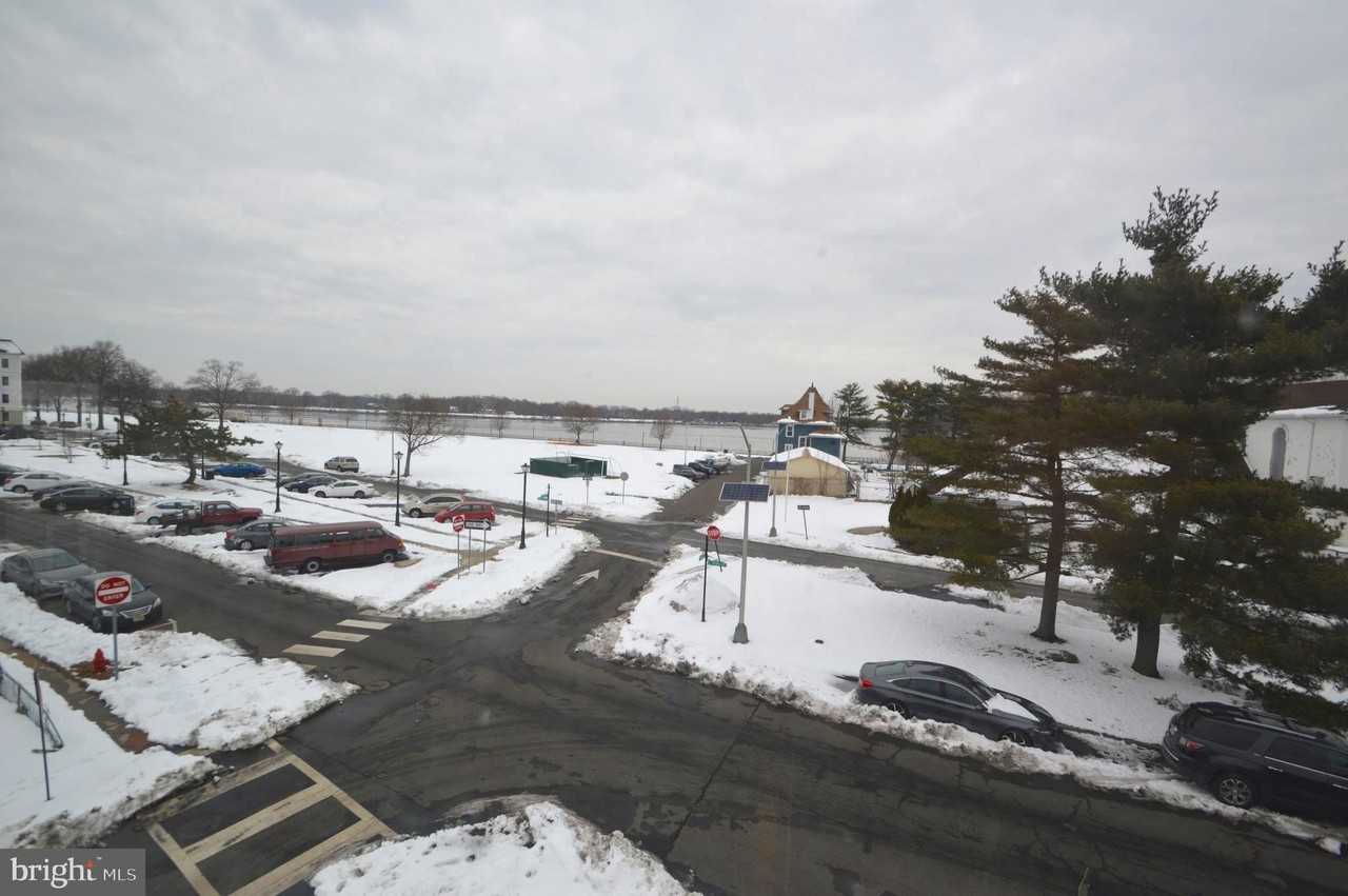 201 York St - Photo 2 of 17