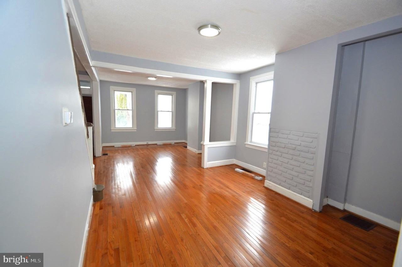 201 York St - Photo 5 of 17