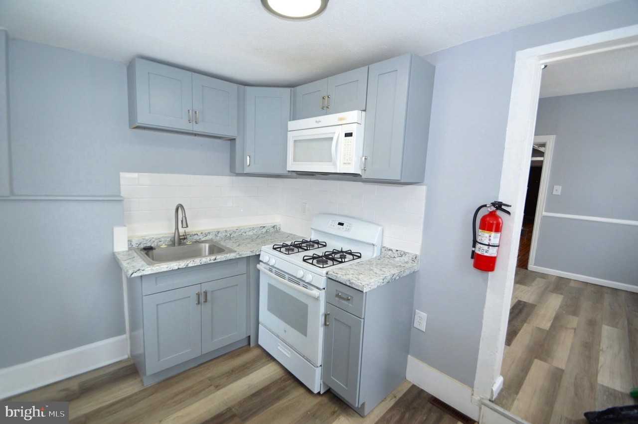 201 York St - Photo 7 of 17