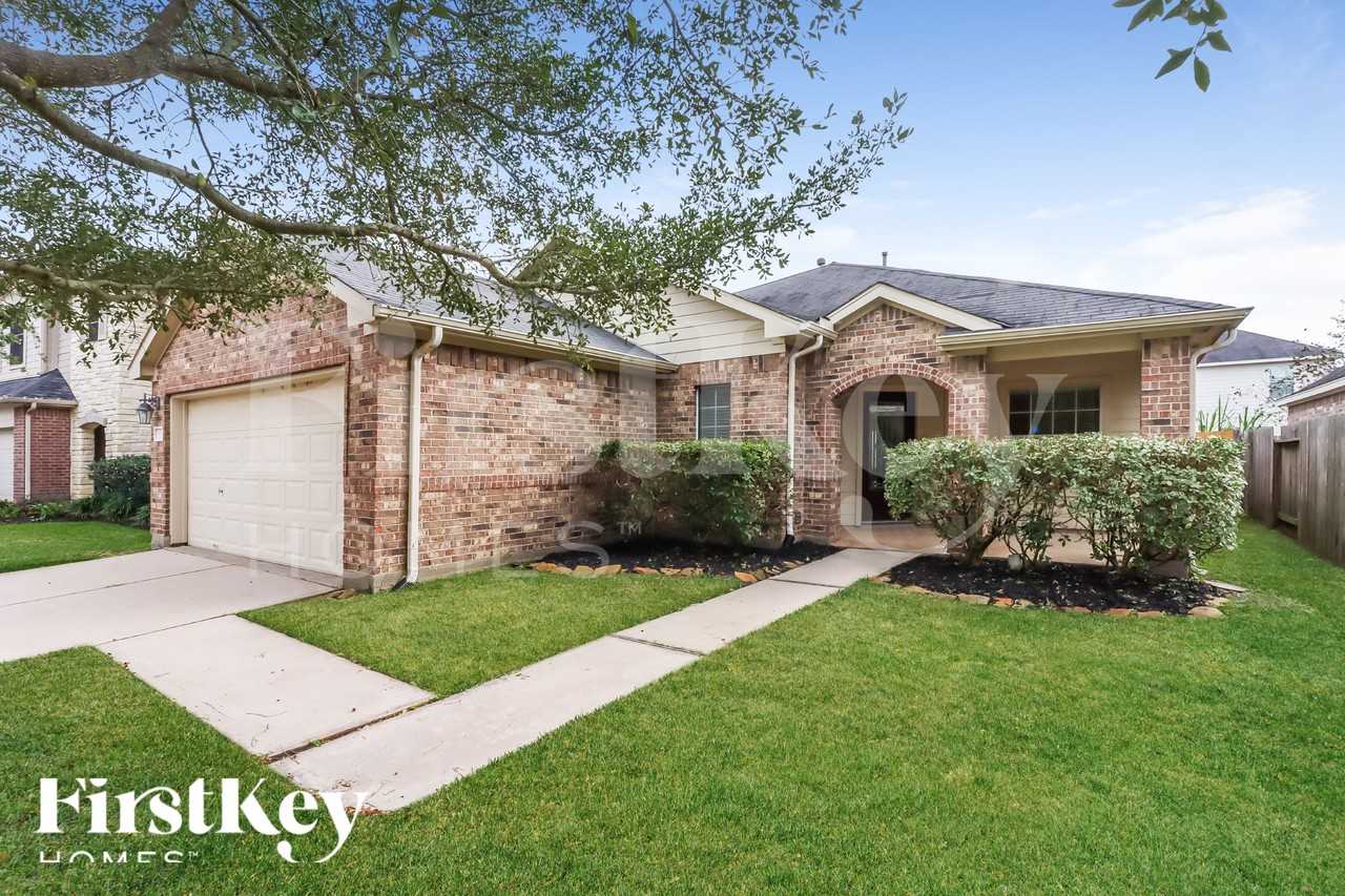 2726 Lakecrest Way Dr - Photo 2 of 18