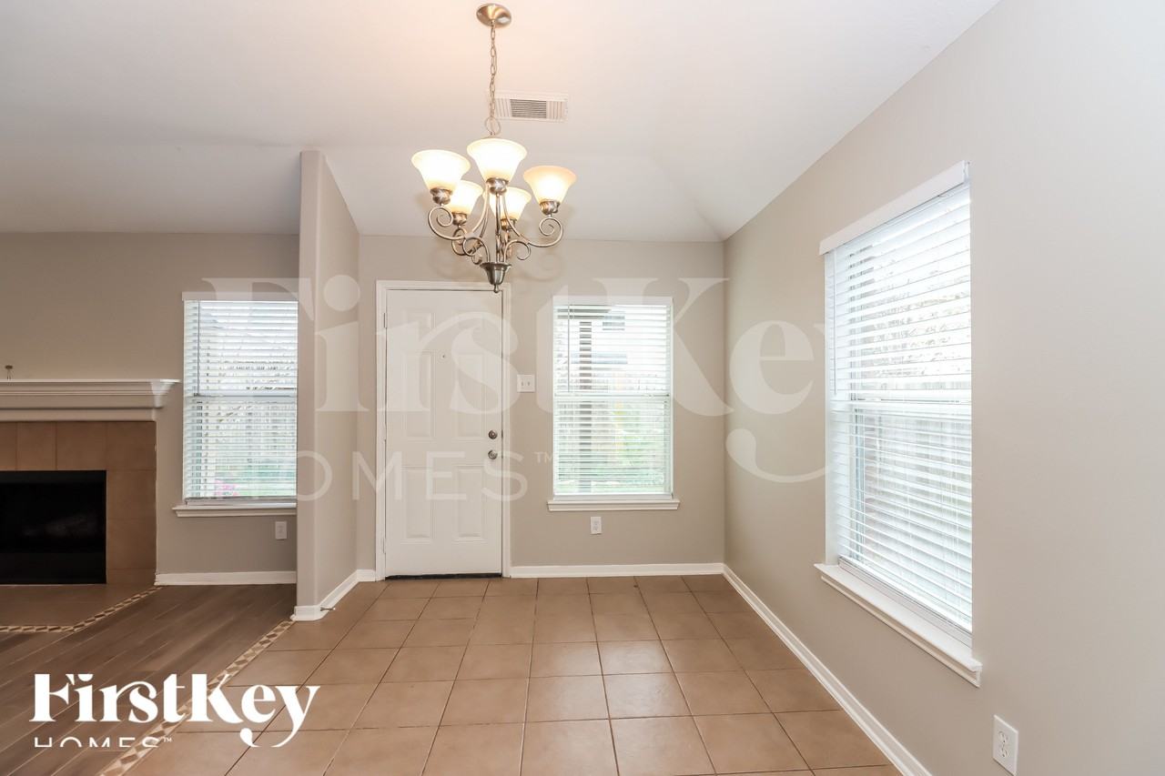 2726 Lakecrest Way Dr - Photo 6 of 18