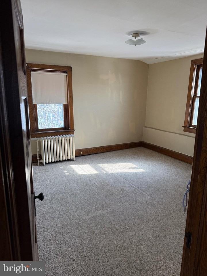 28 E Oakland Ave - Photo 7 of 11