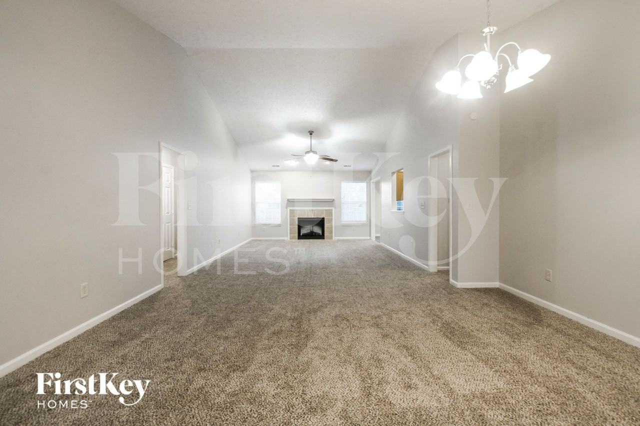 2304 Burgundy Way - Photo 4 of 15