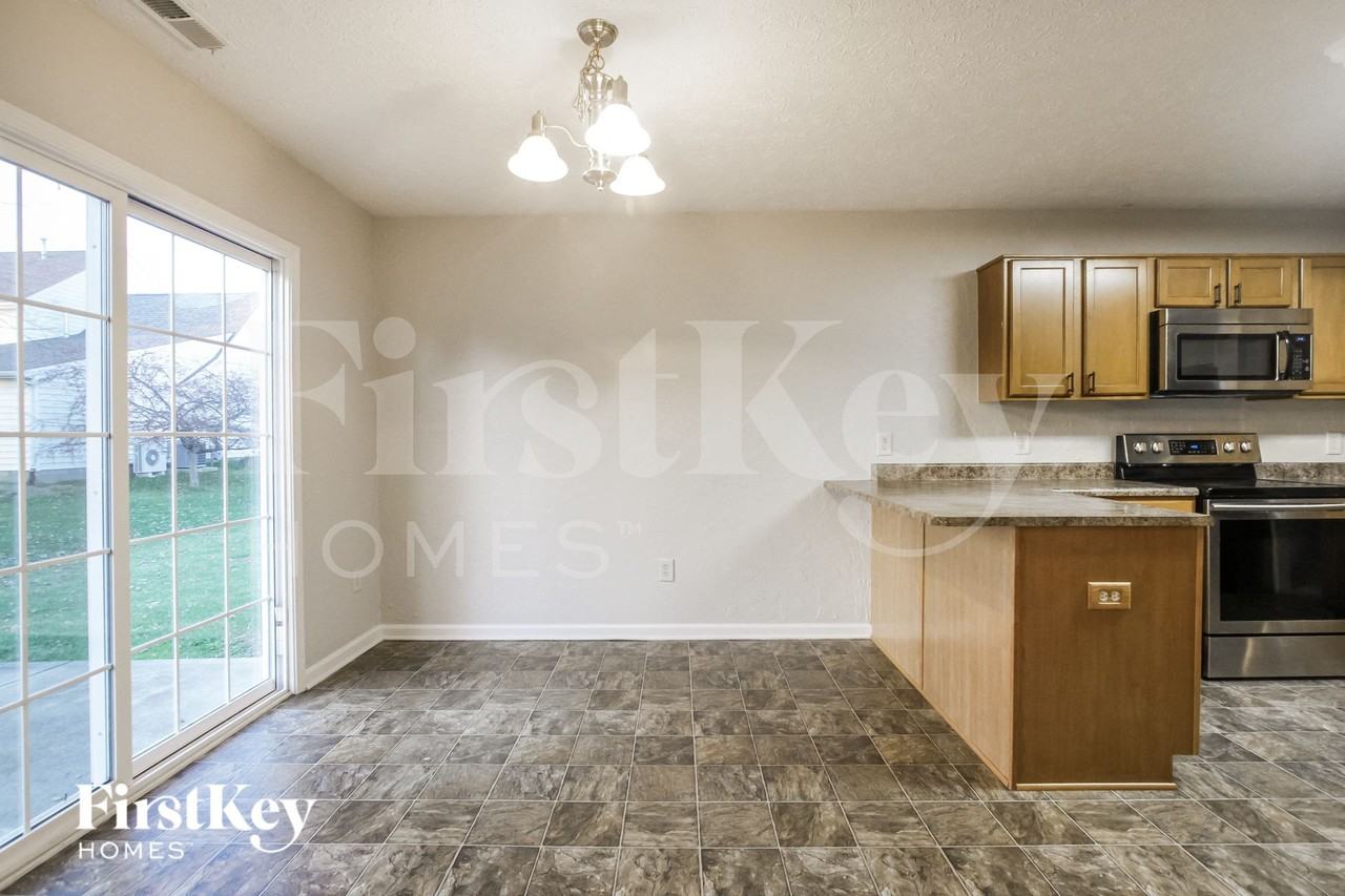 2304 Burgundy Way - Photo 5 of 15