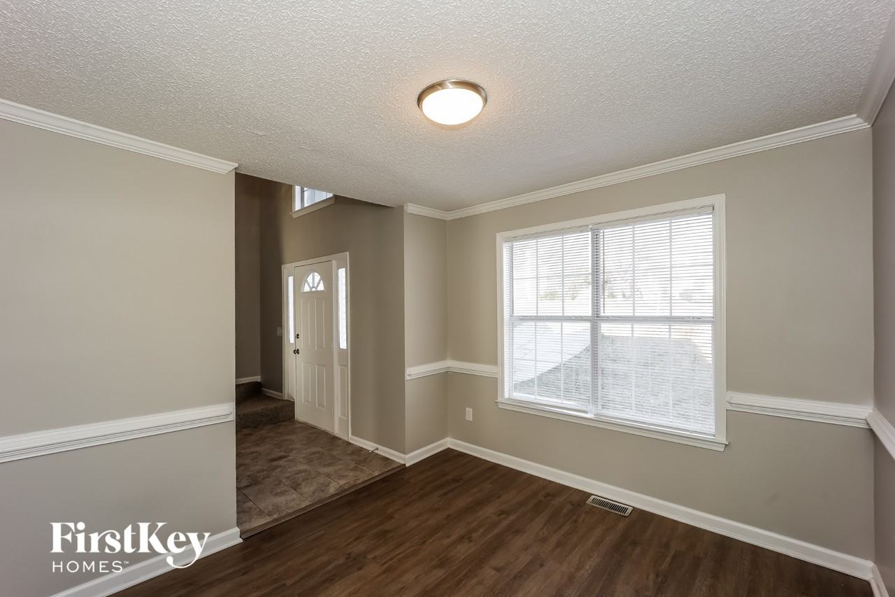 1127 Forest Gln - Photo 5 of 15