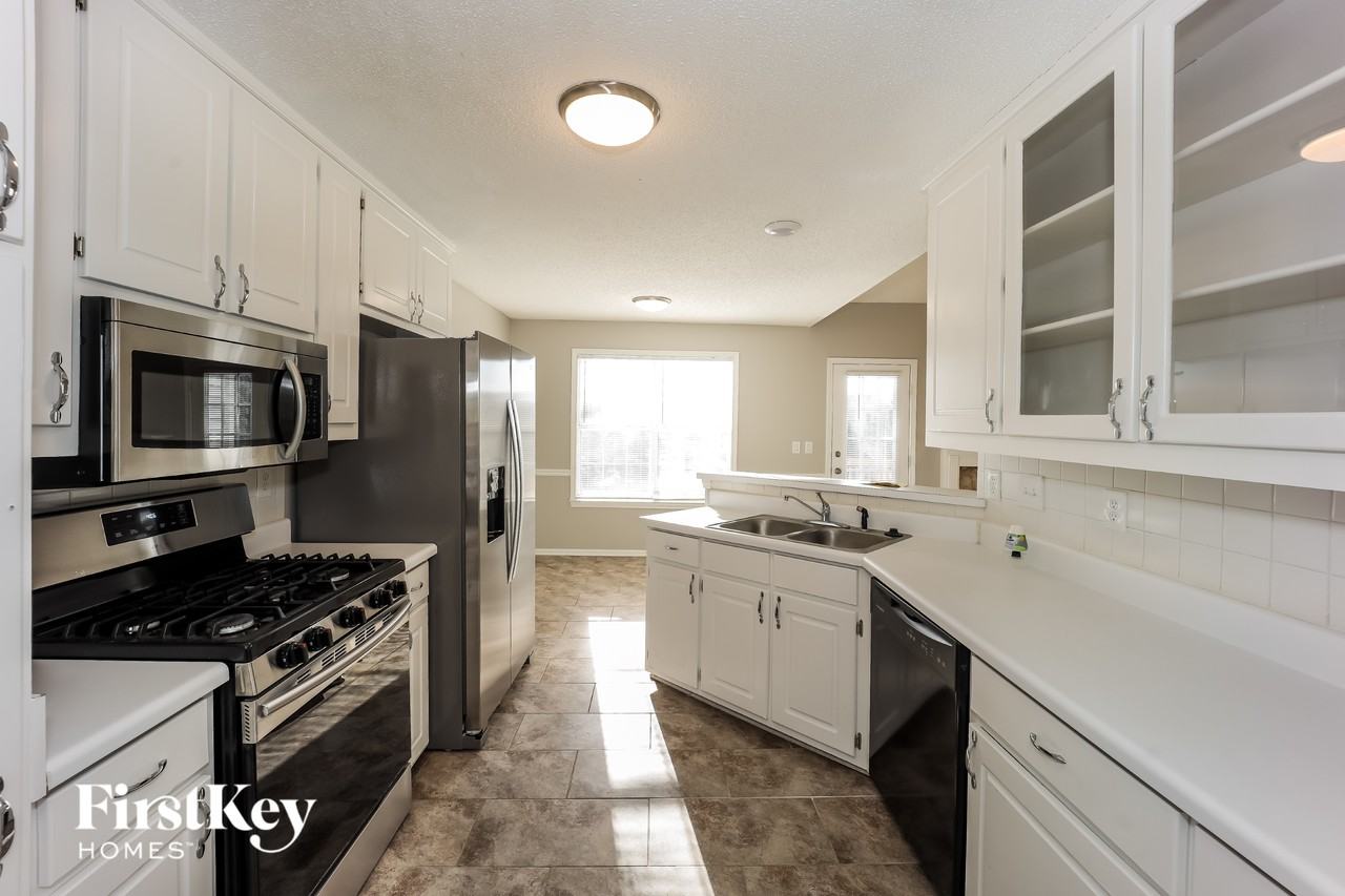 1127 Forest Gln - Photo 6 of 15