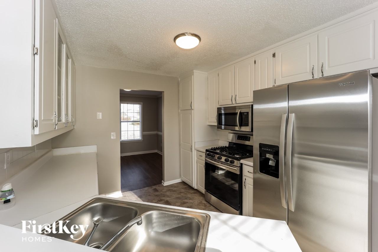 1127 Forest Gln - Photo 7 of 15