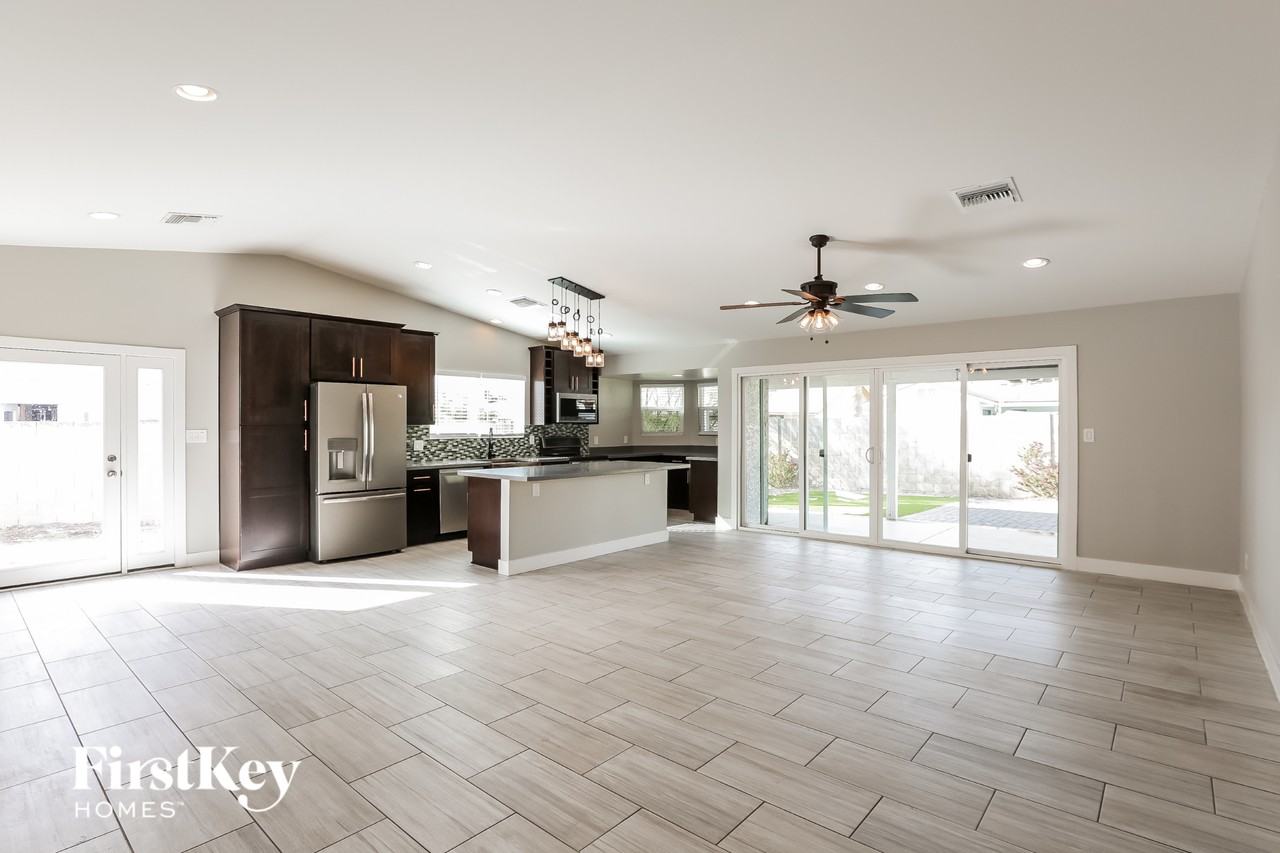 1746 E Redfield Rd - Photo 3 of 15