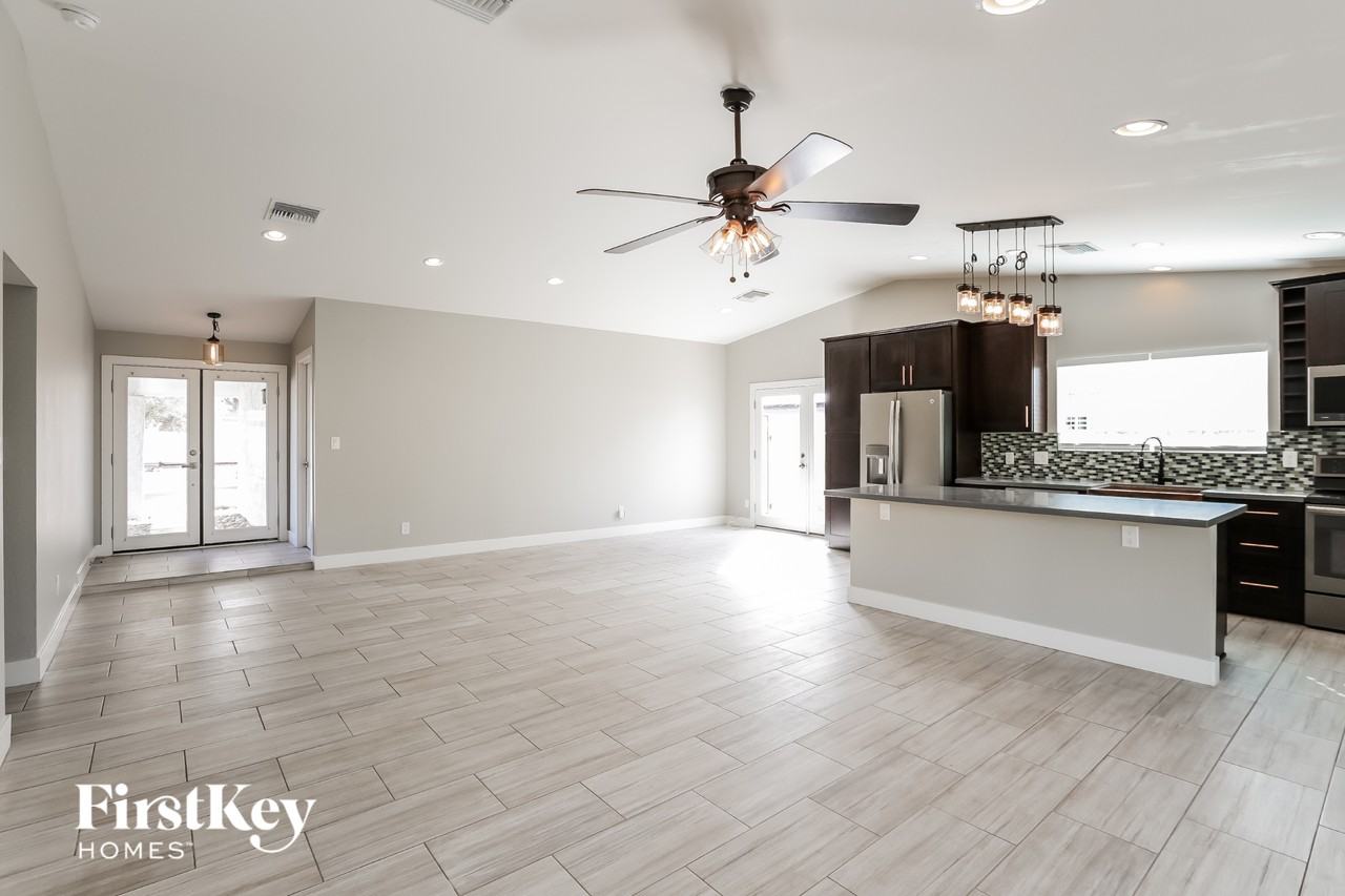 1746 E Redfield Rd - Photo 4 of 15