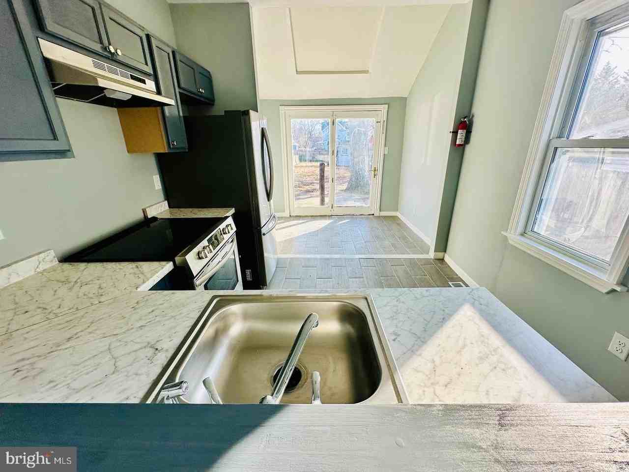 125 E Woodland Ave - Photo 7 of 19