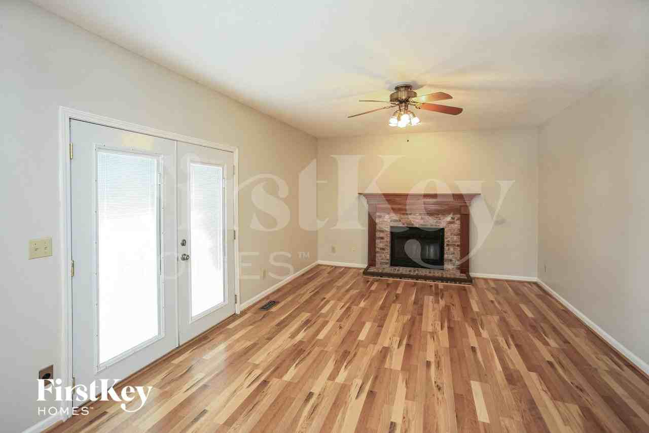 13720 Wyandotte Pl - Photo 3 of 15