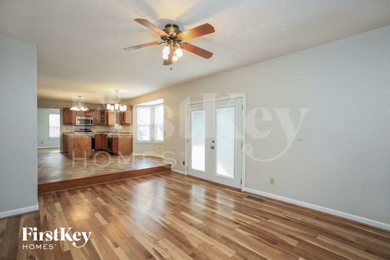 13720 Wyandotte Pl - Photo 4 of 15