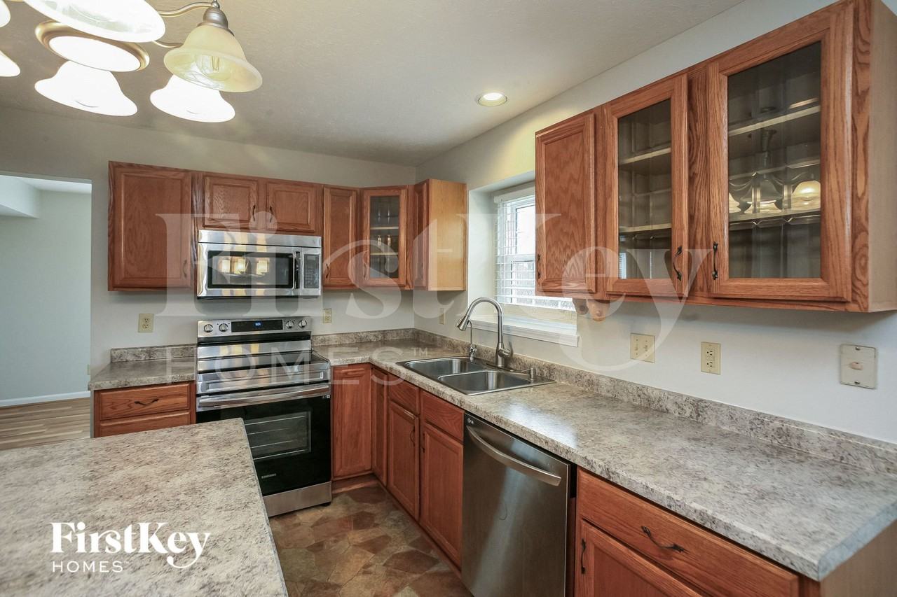 13720 Wyandotte Pl - Photo 5 of 15