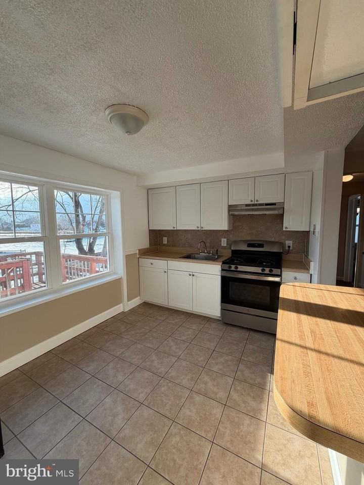 973 S Olden Ave 2nd Fl - Photo 5 of 16