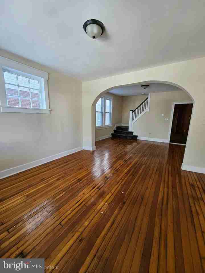 219 Woodlawn Ave - Photo 2 of 8