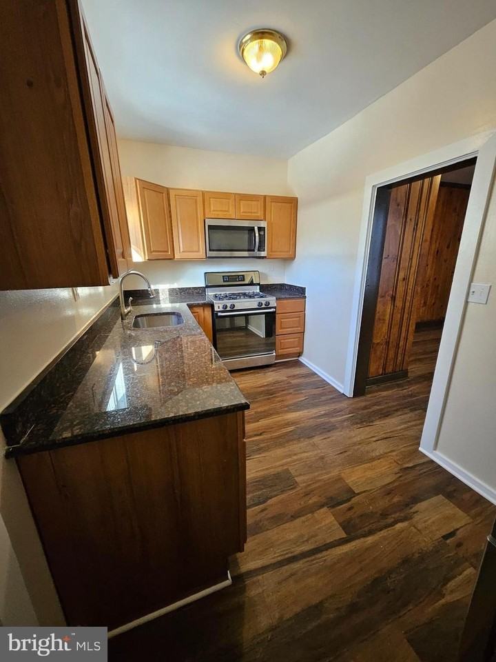 219 Woodlawn Ave - Photo 4 of 8