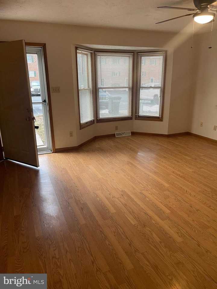 14 Colonial Dr - Photo 2 of 17