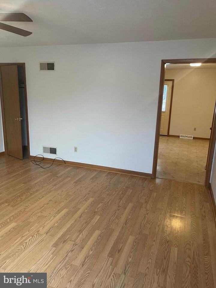 14 Colonial Dr - Photo 3 of 17