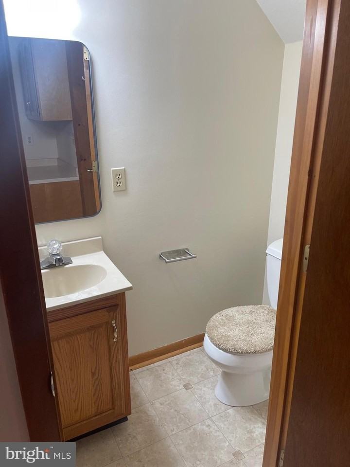 14 Colonial Dr - Photo 7 of 17