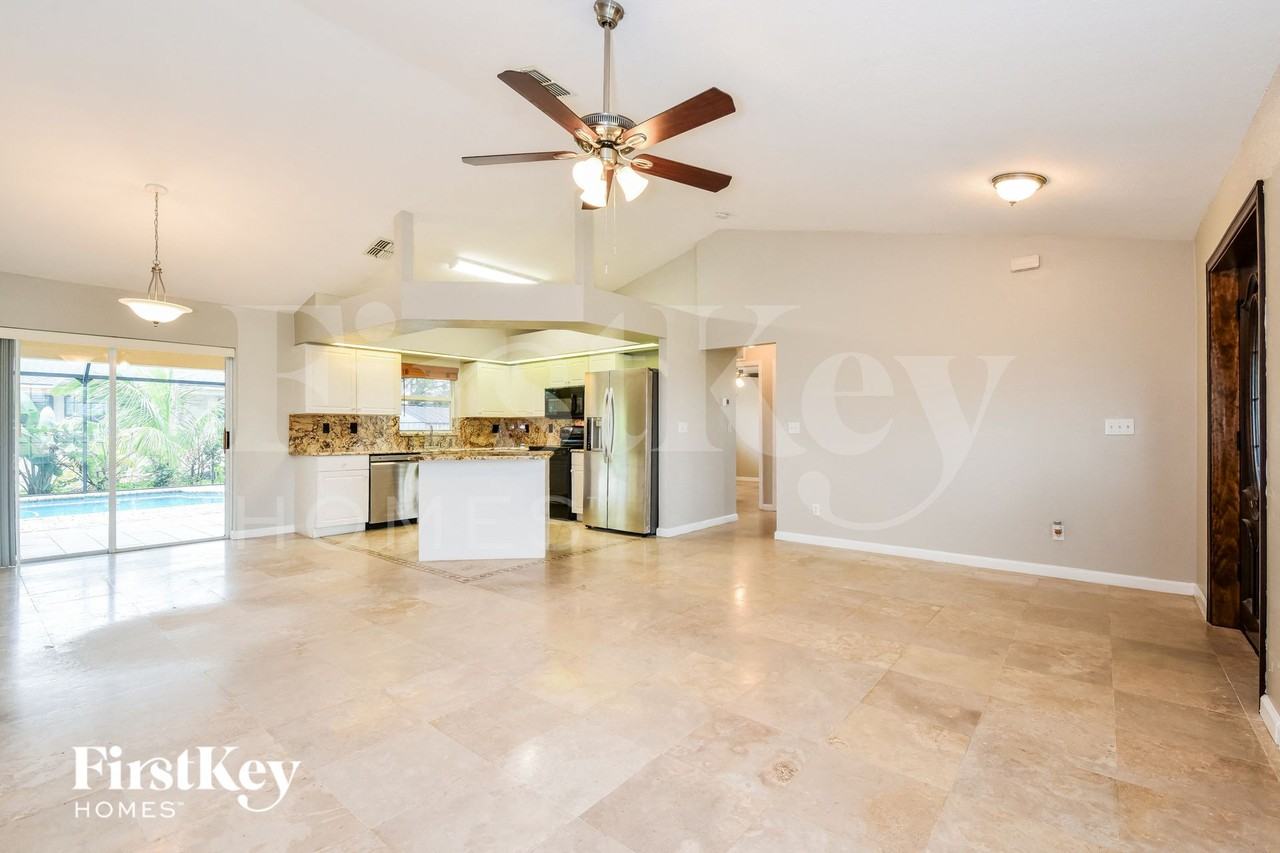 3810 Sw 1st St - Photo 4 of 15