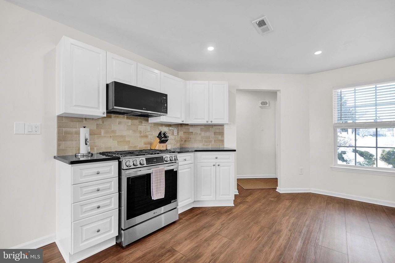 205 Strawberry Ct - Photo 2 of 44