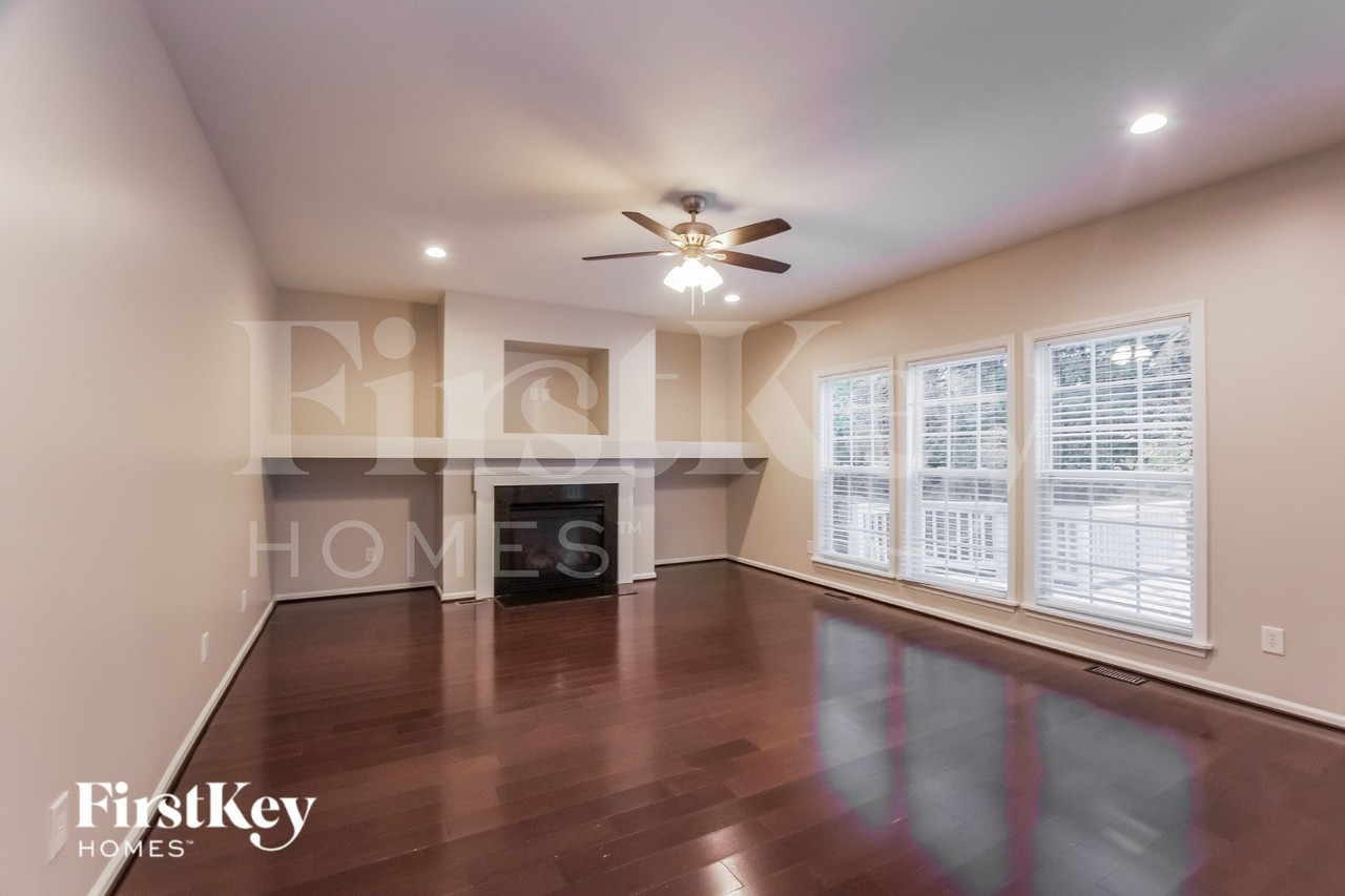 2336 Equestrian Dr - Photo 3 of 18