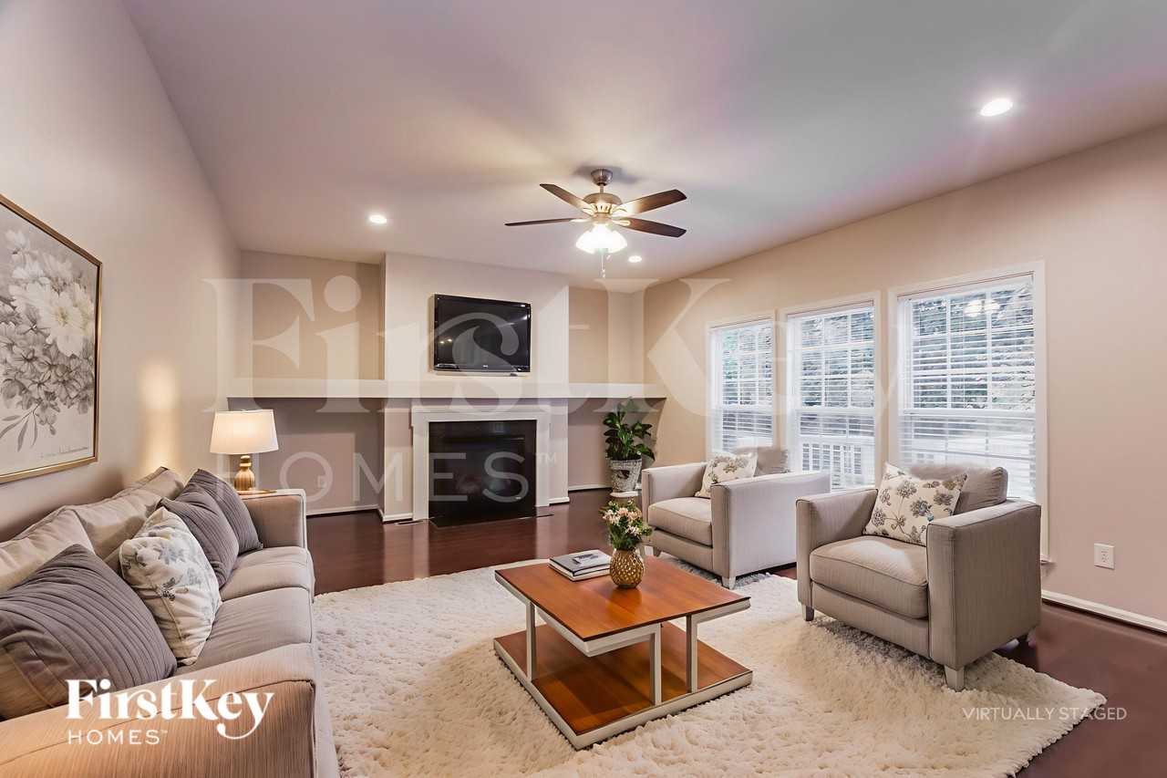 2336 Equestrian Dr - Photo 4 of 18