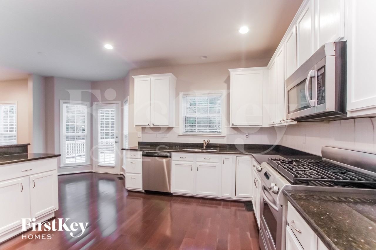 2336 Equestrian Dr - Photo 6 of 18