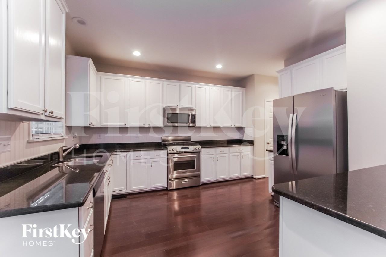 2336 Equestrian Dr - Photo 7 of 18