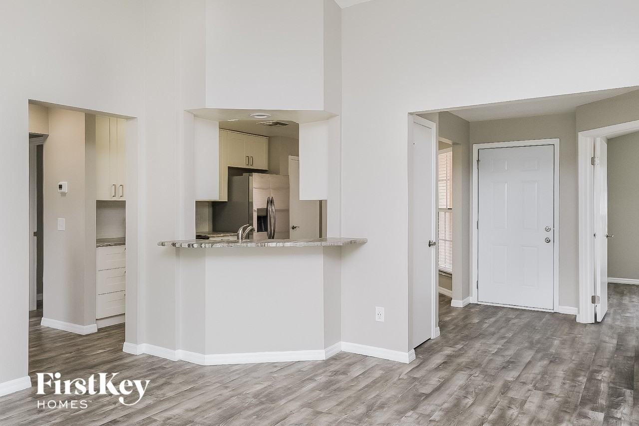 1033 Hardwood Dr - Photo 6 of 15