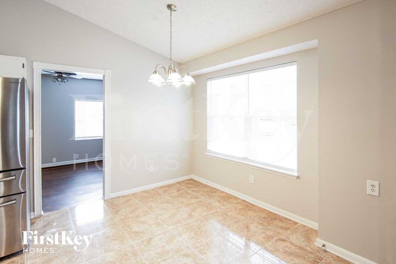 131 Lancashire Rd - Photo 4 of 15