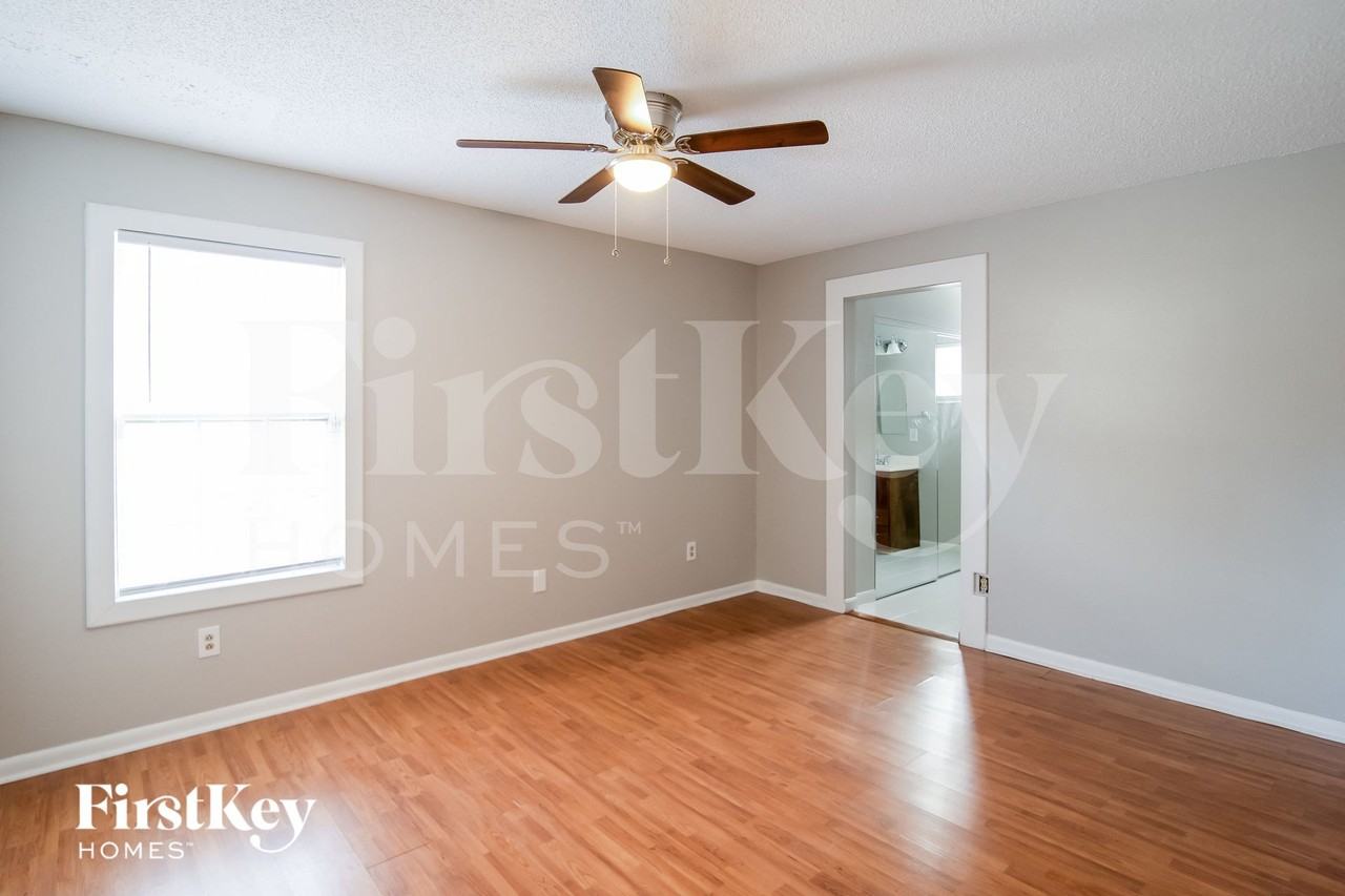 131 Lancashire Rd - Photo 7 of 15