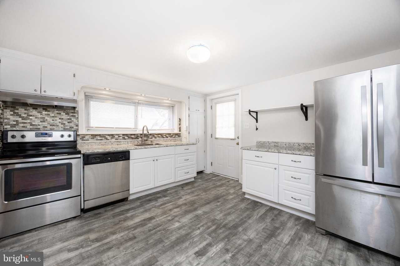 547 Northbrook Rd - Photo 4 of 35