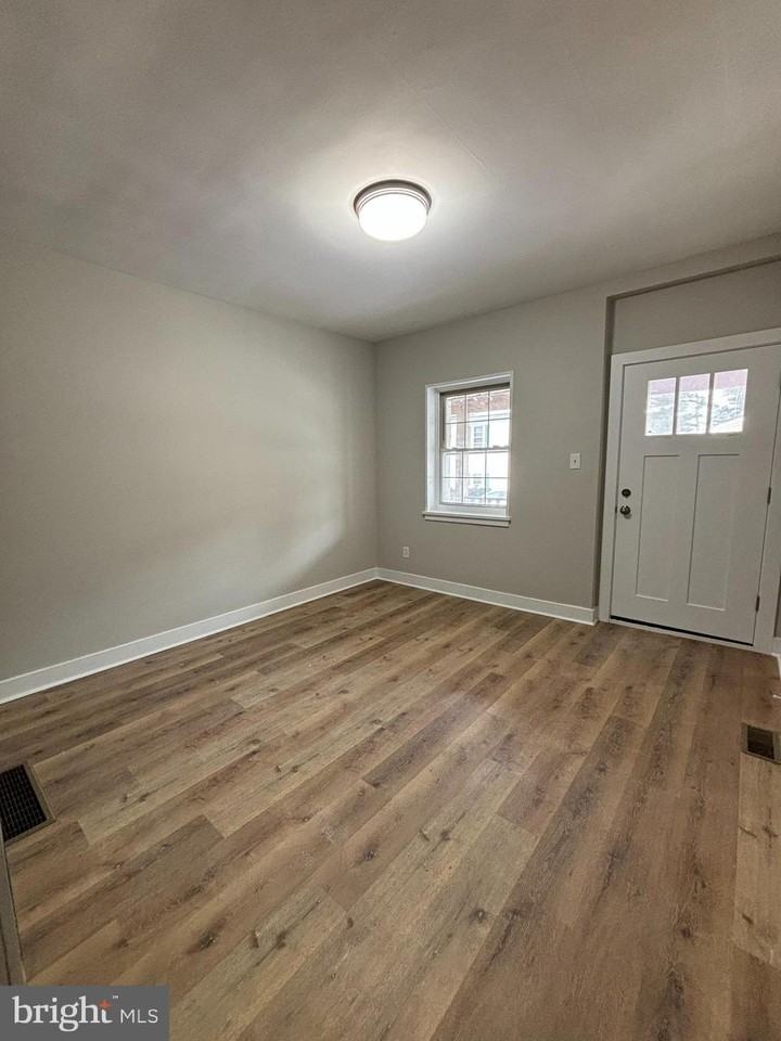 18 W Fifth St Unit D - Photo 7 of 12