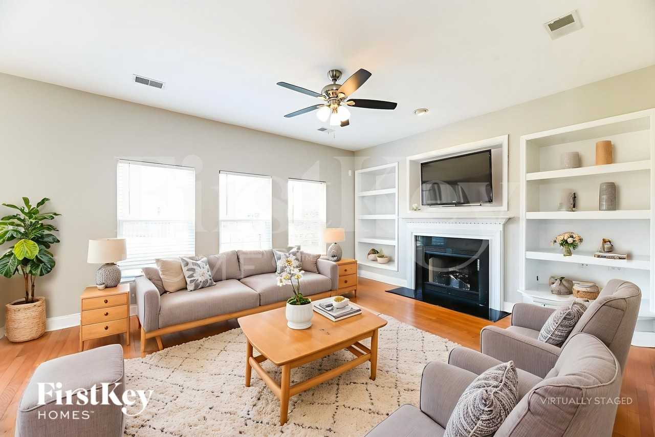 337 Lakewind Dr - Photo 4 of 19