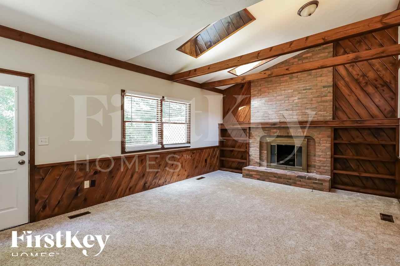 581 Brightstone Dr - Photo 4 of 18