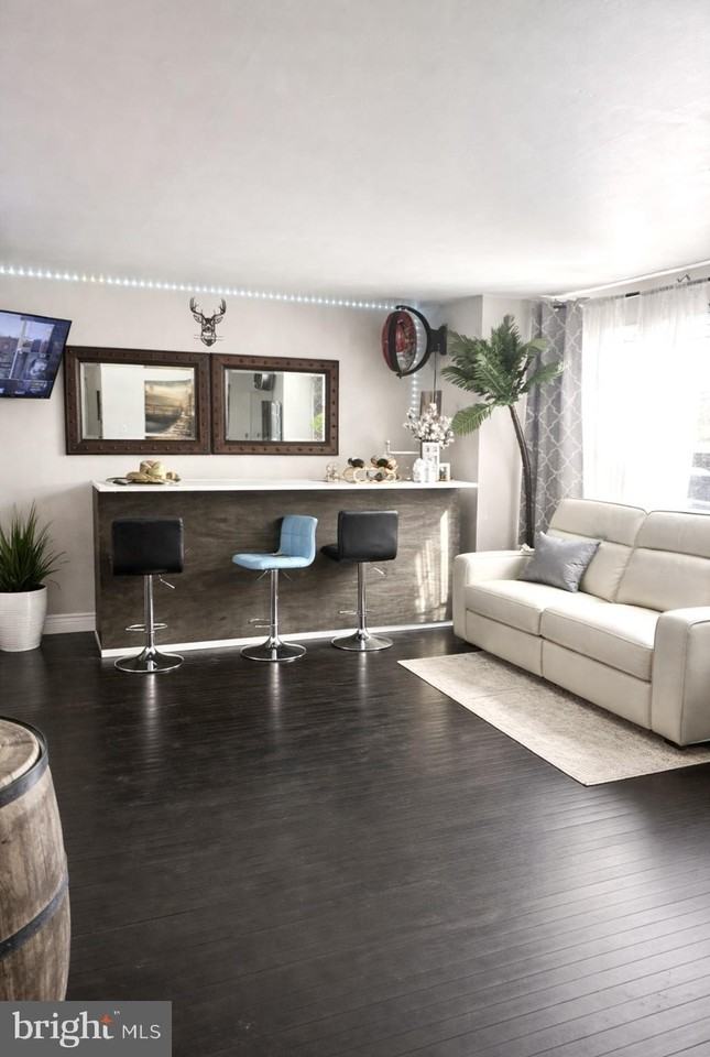 2941 Keenwood Rd - Photo 4 of 11