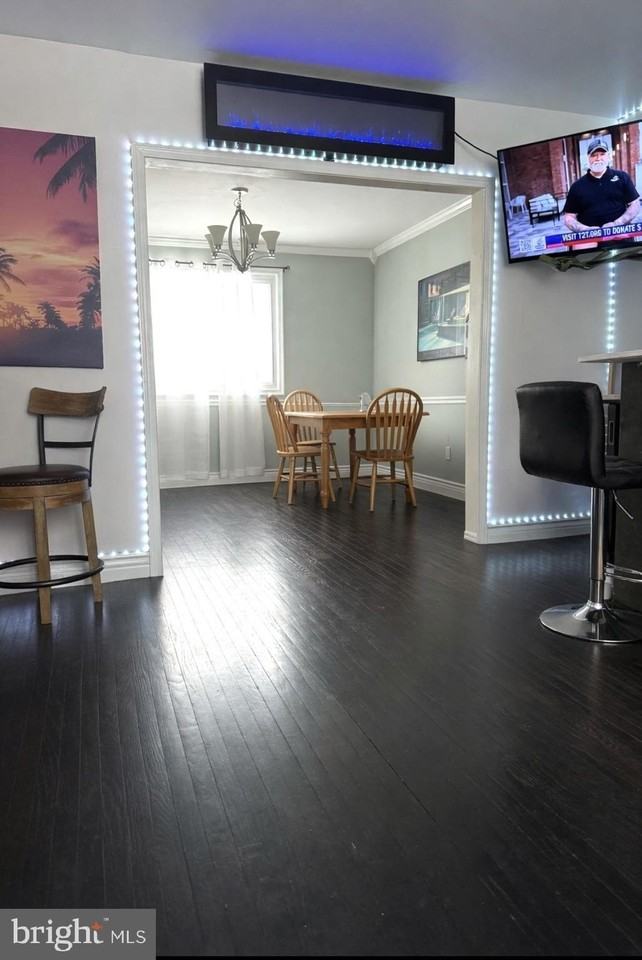 2941 Keenwood Rd - Photo 5 of 11