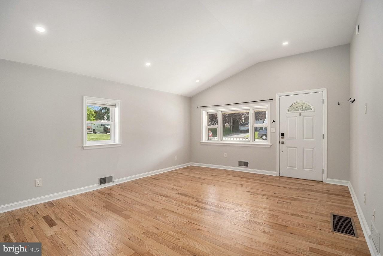 235 Roberts Ave - Photo 2 of 28