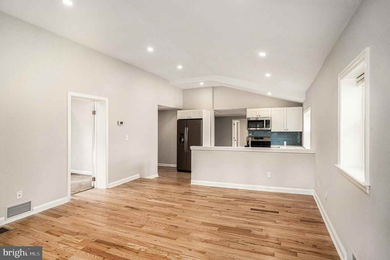 235 Roberts Ave - Photo 4 of 28