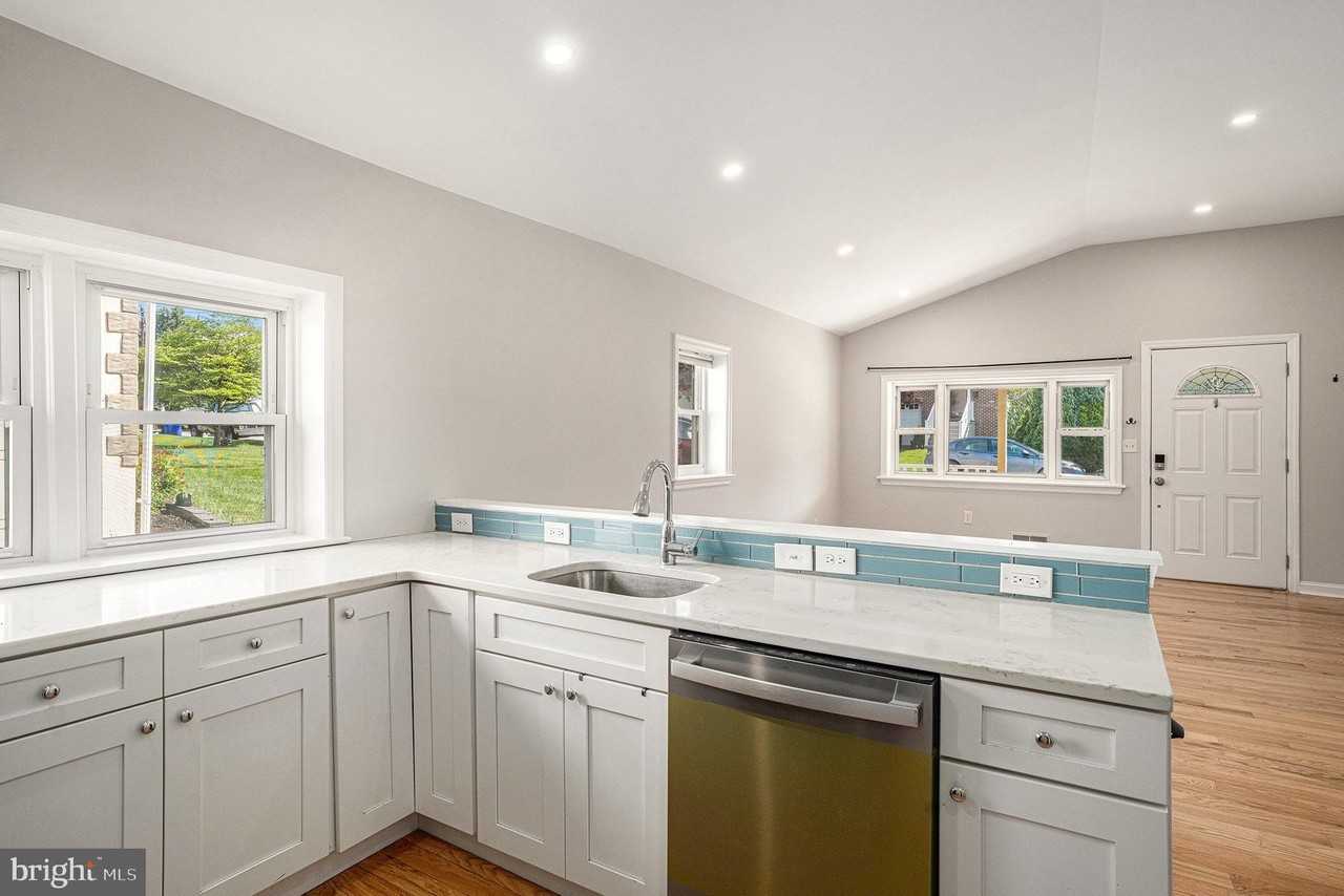 235 Roberts Ave - Photo 6 of 28