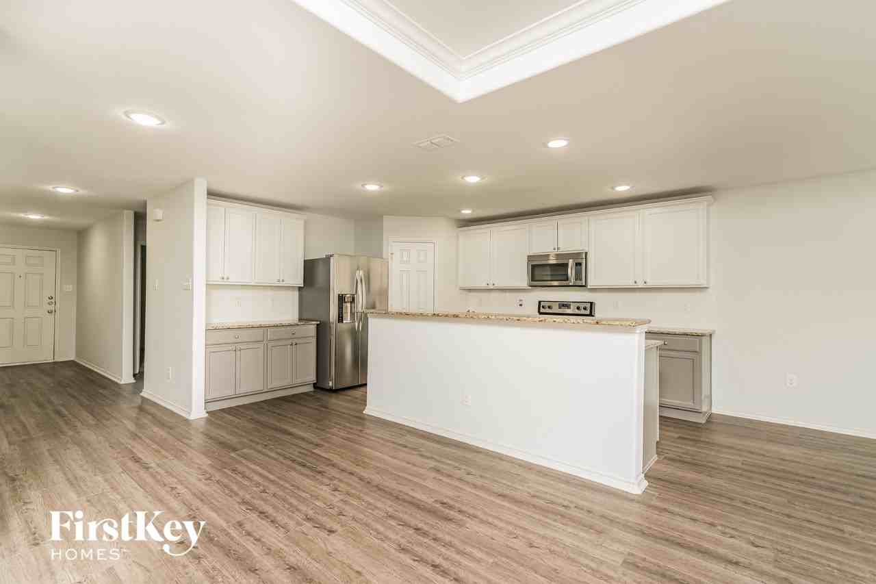 215 Citrus Dr - Photo 3 of 15