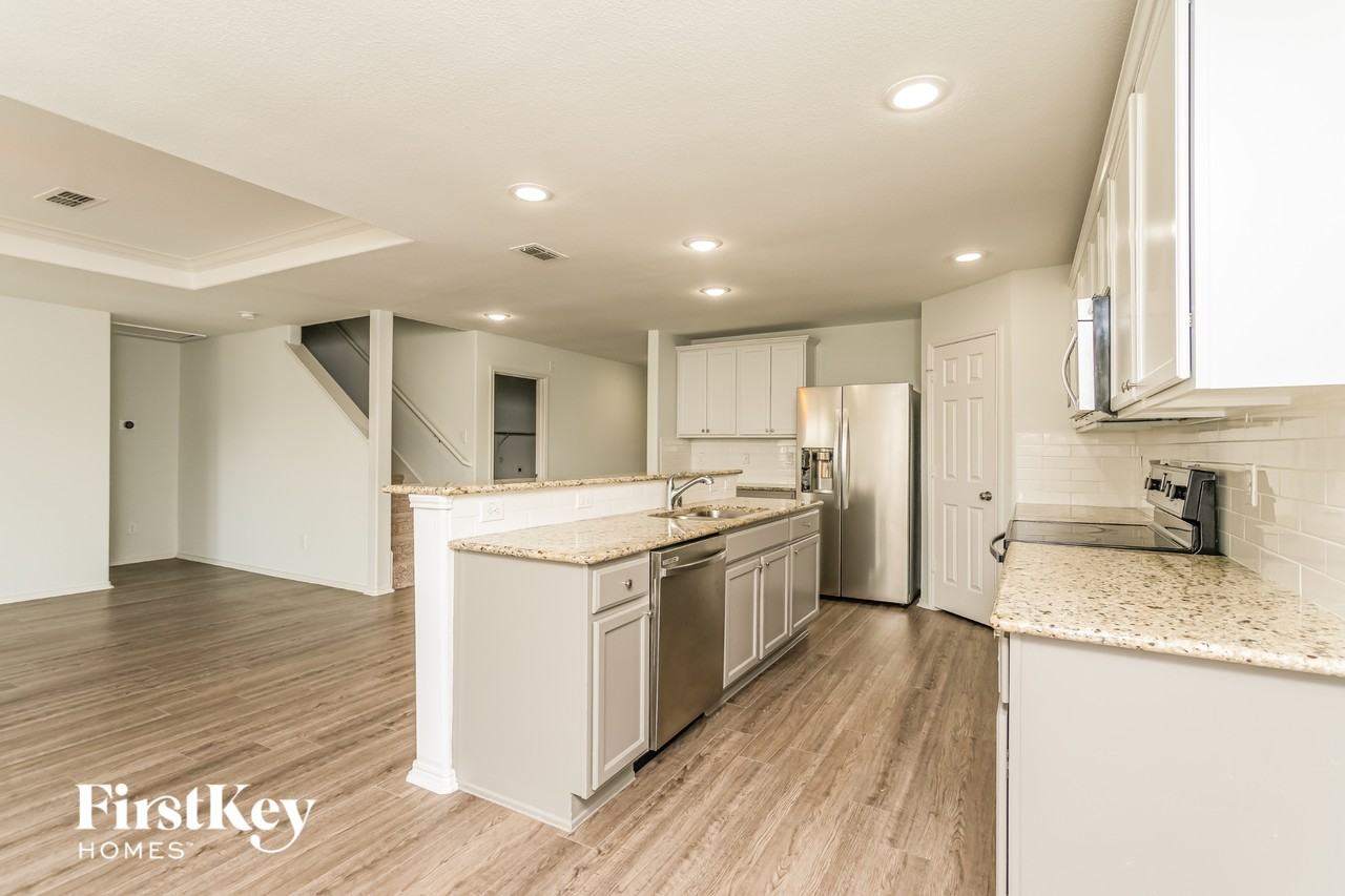 215 Citrus Dr - Photo 4 of 15