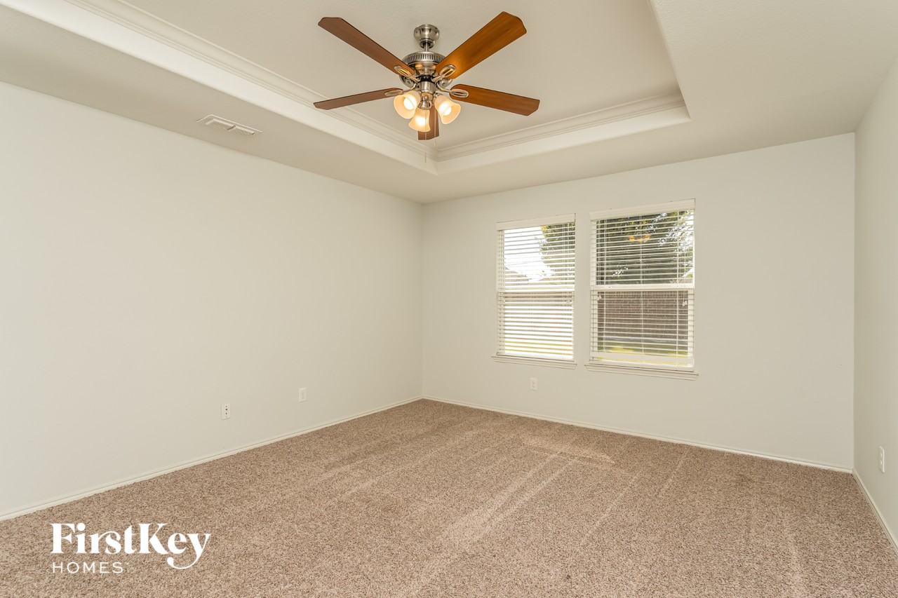 215 Citrus Dr - Photo 5 of 15